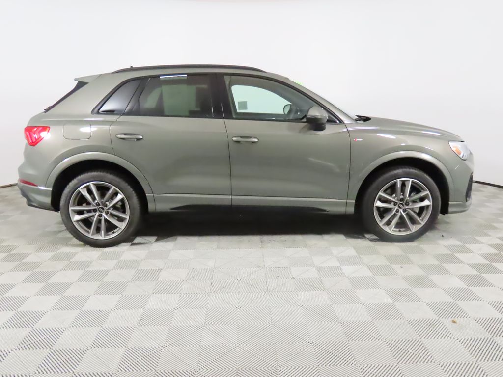 Thumbnail: 2025 Audi Q3 - 6