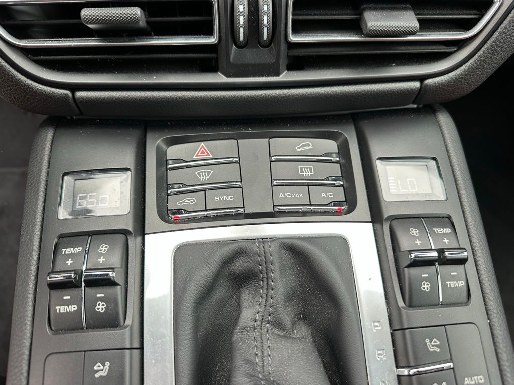 Thumbnail: 2021 Porsche Macan - 27