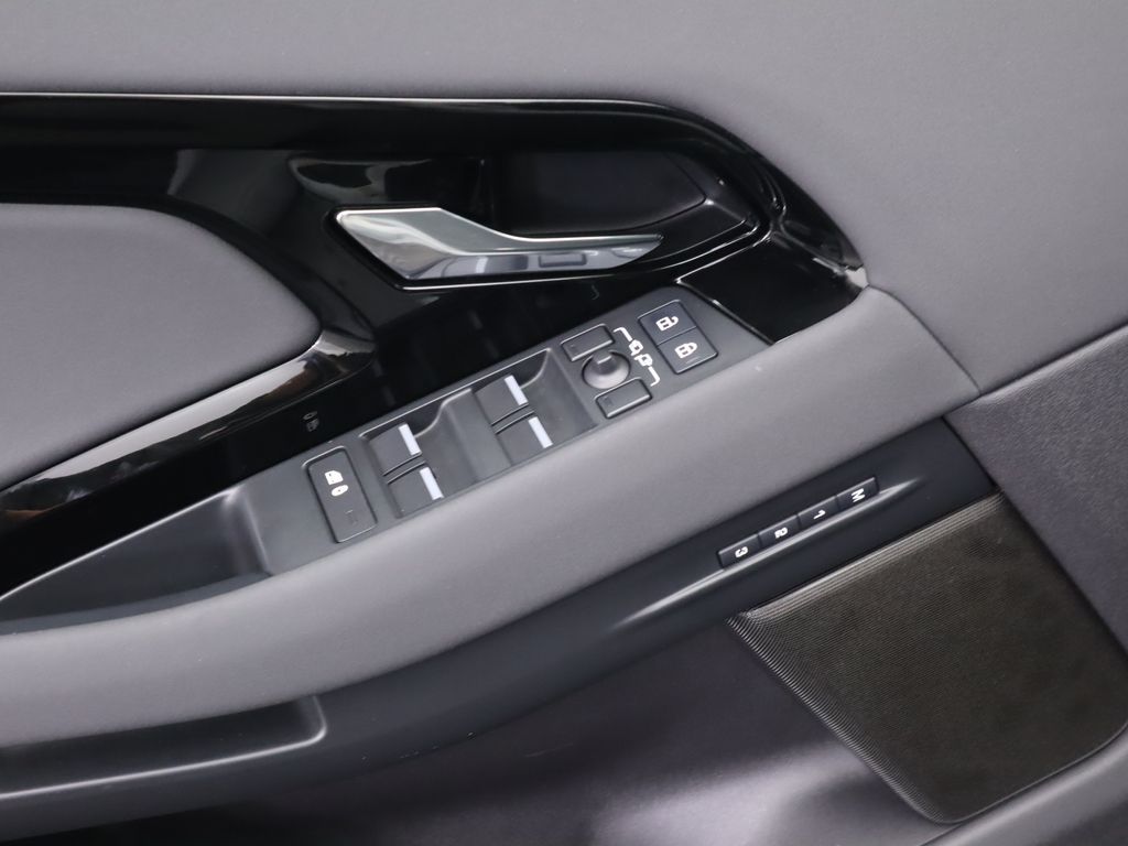 2024 Land Rover Range Rover Evoque Dynamic 24