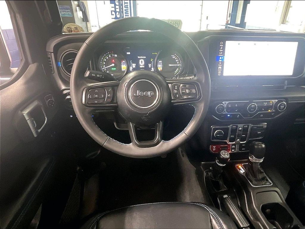 2024 Jeep Wrangler — photo 18