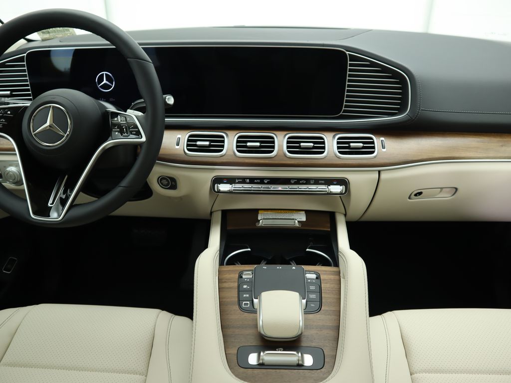 2025 Mercedes-Benz GLS 450 4MATIC 13