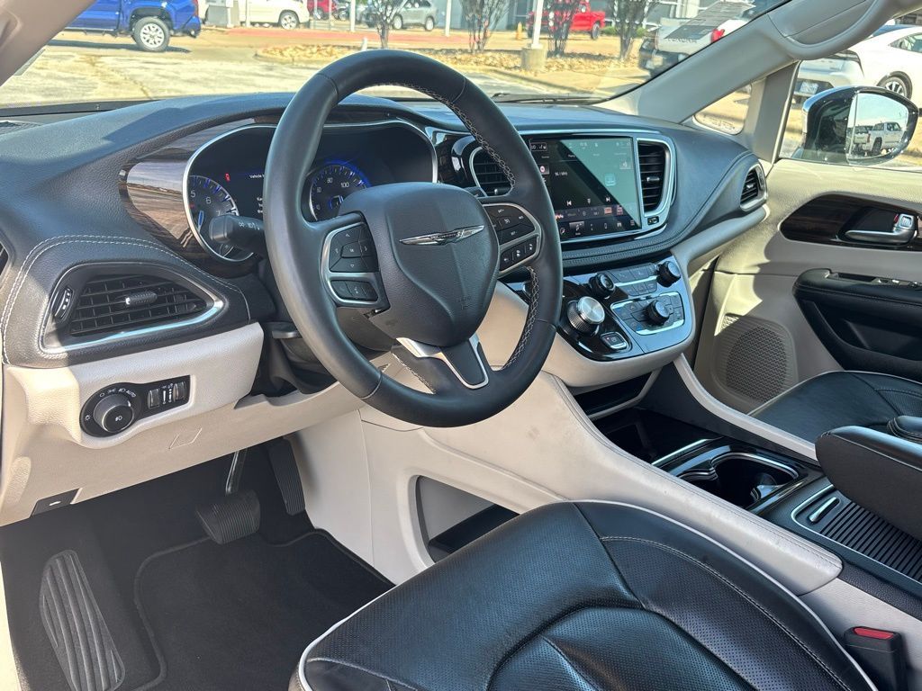 2023 Chrysler Pacifica Limited photo