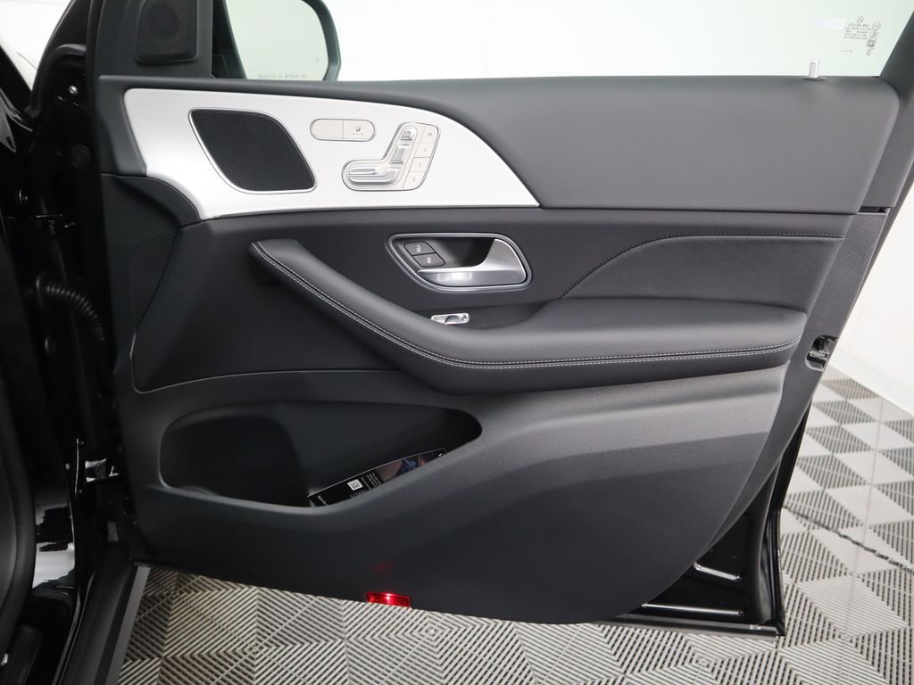 Thumbnail: 2026 Mercedes-Benz GLE - 27