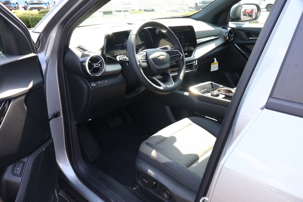 Thumbnail: 2026 Chevrolet Equinox - 13