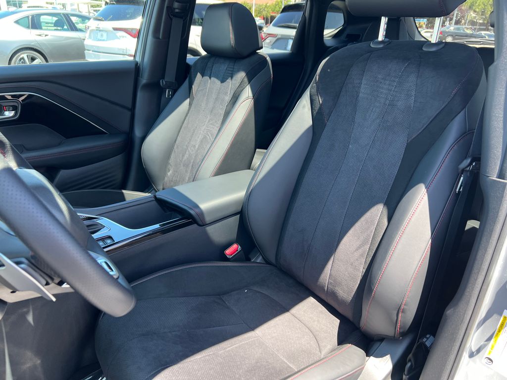 Thumbnail: 2025 Acura ADX - 15