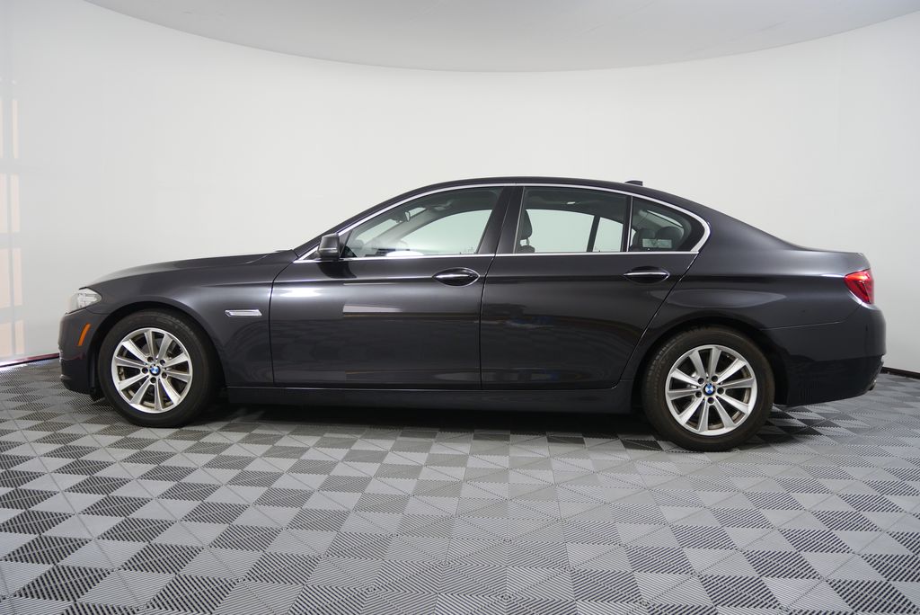 Thumbnail: 2016 BMW 5 Series - 6
