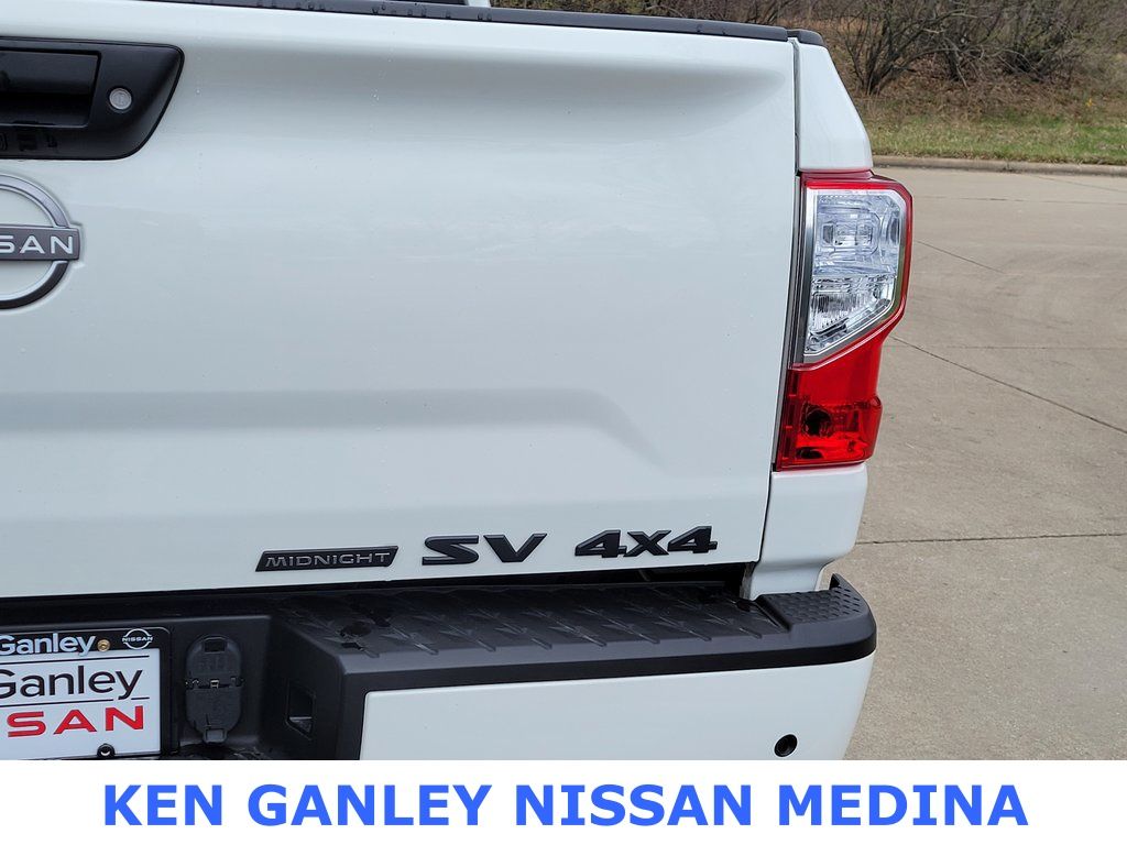 2023 Nissan Titan SV photo