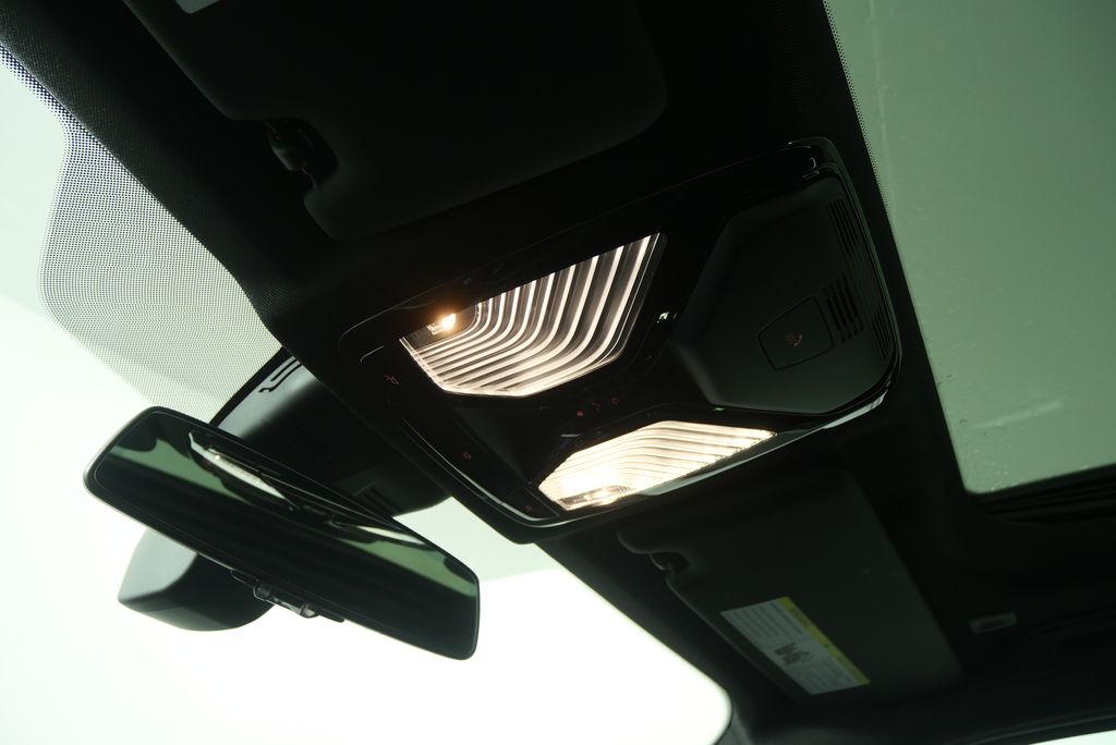 Thumbnail: 2025 BMW 3 Series - 25