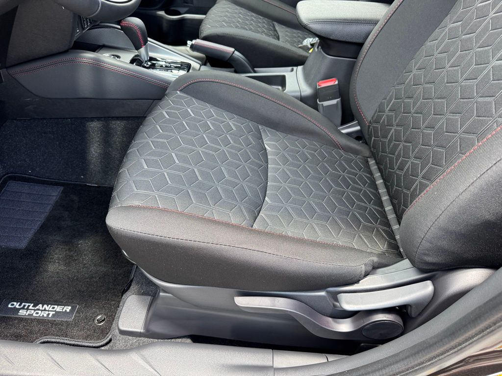 2025 Mitsubishi Outlander Sport LE photo 25