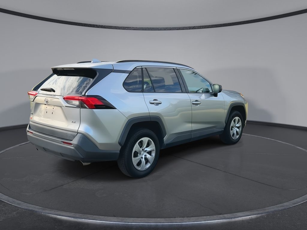 Thumbnail: 2021 Toyota RAV4 - 8