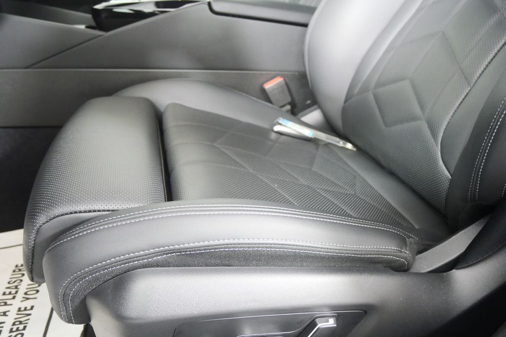 Thumbnail: 2025 BMW 5 Series - 11