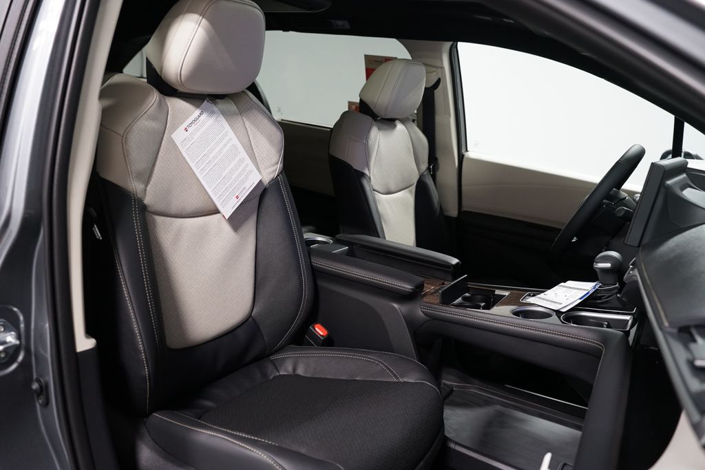 Thumbnail: 2026 Toyota Sienna - 32