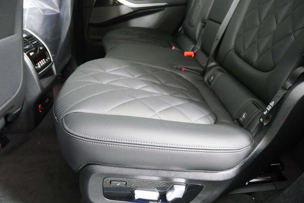 2026 BMW X7 xDrive40i 14