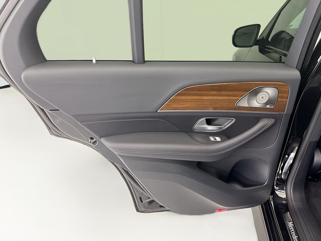 Thumbnail: 2026 Mercedes-Benz GLE - 26
