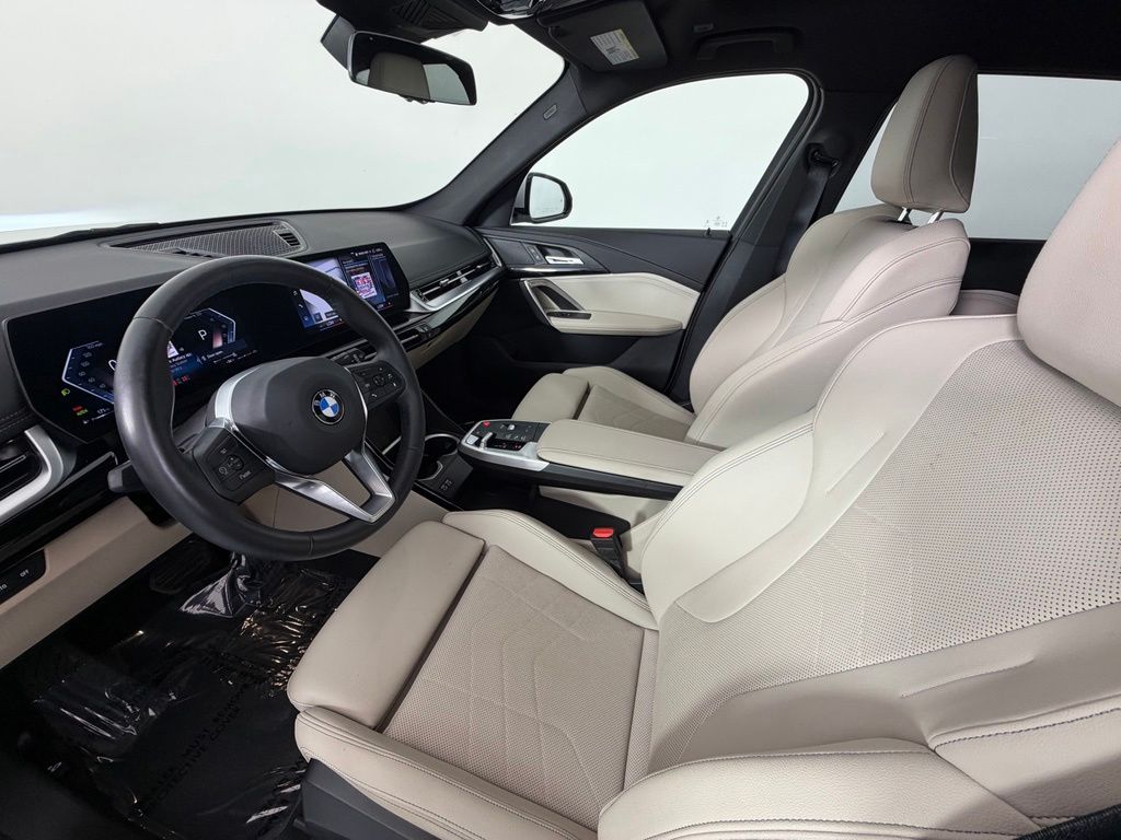 Thumbnail: 2023 BMW X1 - 4