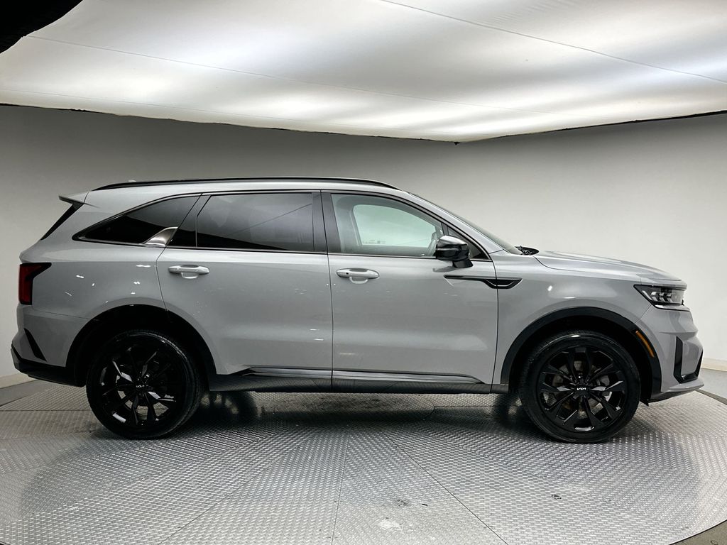 Thumbnail: 2023 Kia Sorento - 4