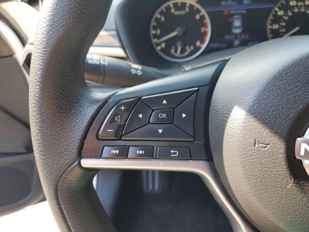 Used 2025 Nissan Altima Sedan