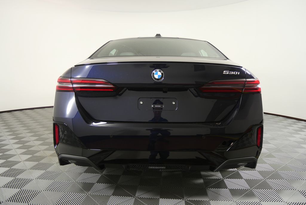 Thumbnail: 2026 BMW 5 Series - 4