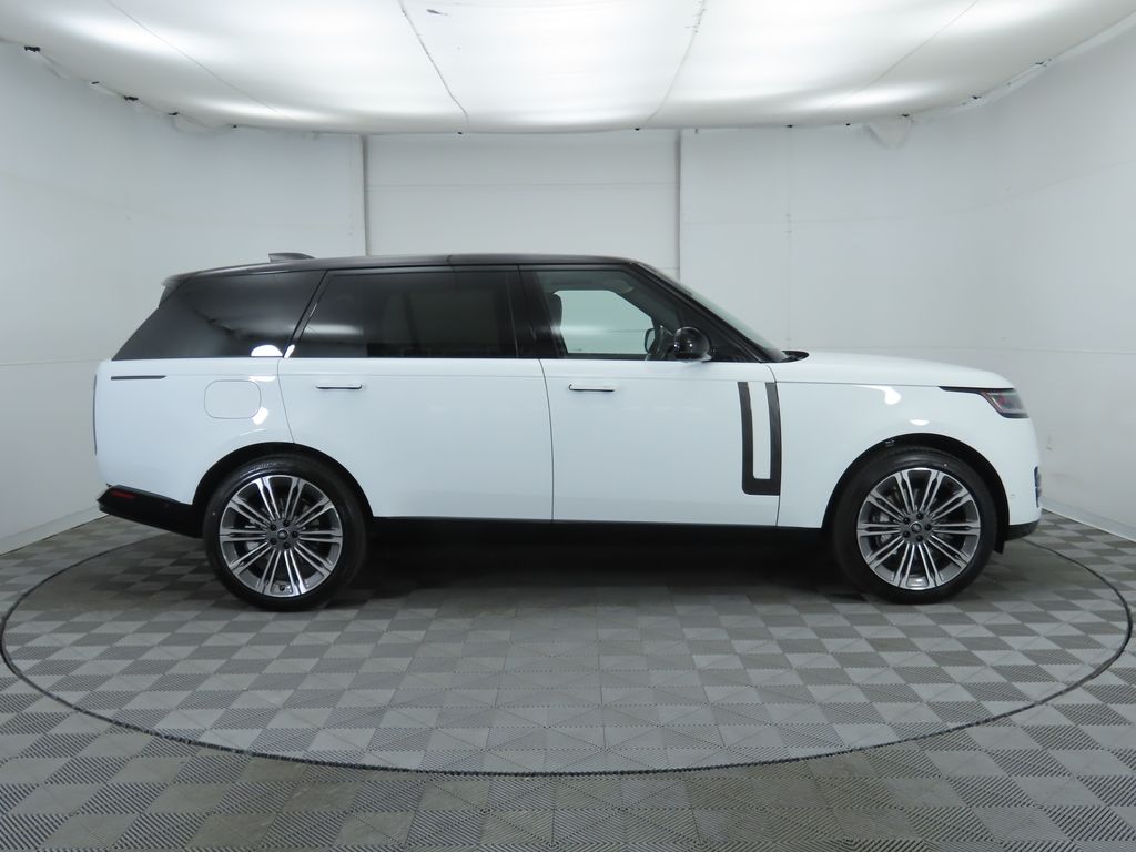 2025 Land Rover Range Rover SE 4