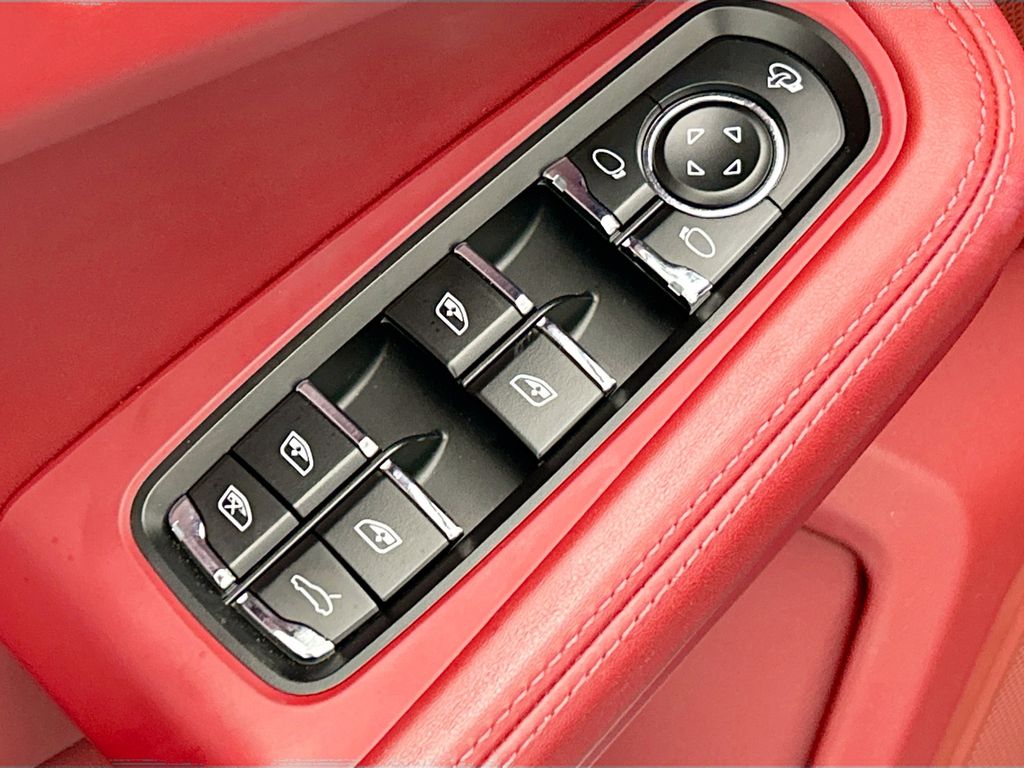Thumbnail: 2025 Porsche Macan - 23