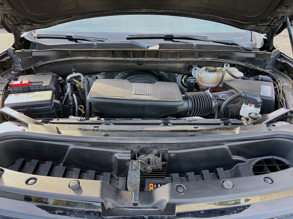 Used 2021 Black Chevrolet Premier image 33