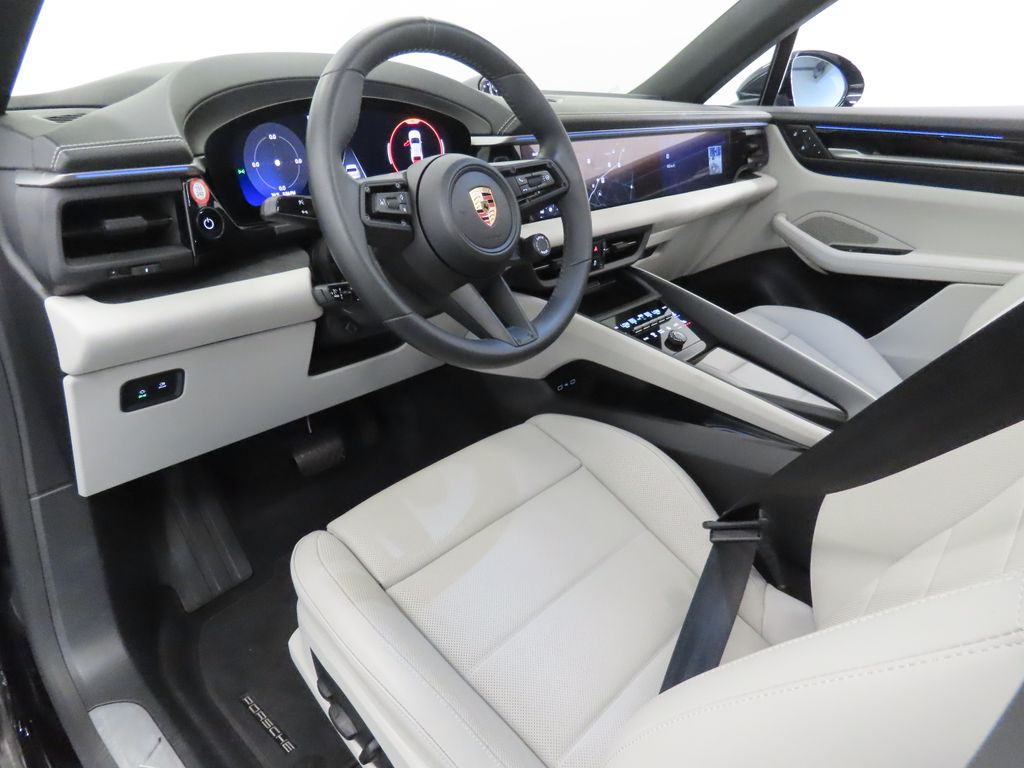 Thumbnail: 2024 Porsche Macan - 4