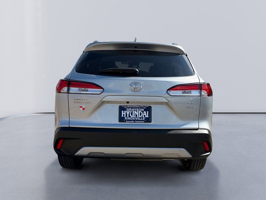 View vehicle photo 4