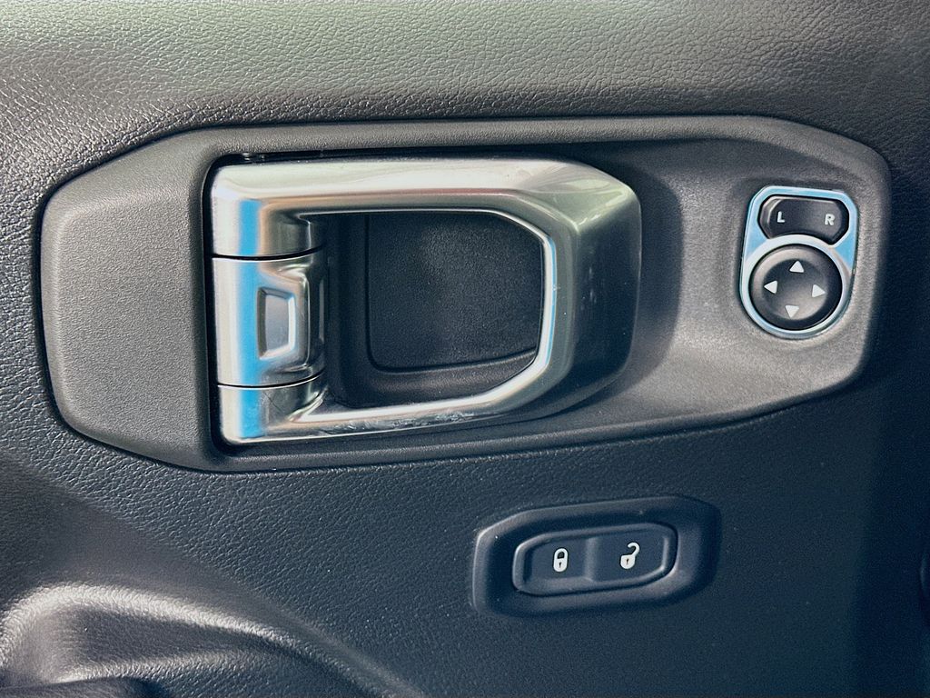 Thumbnail: 2025 Jeep Wrangler - 17