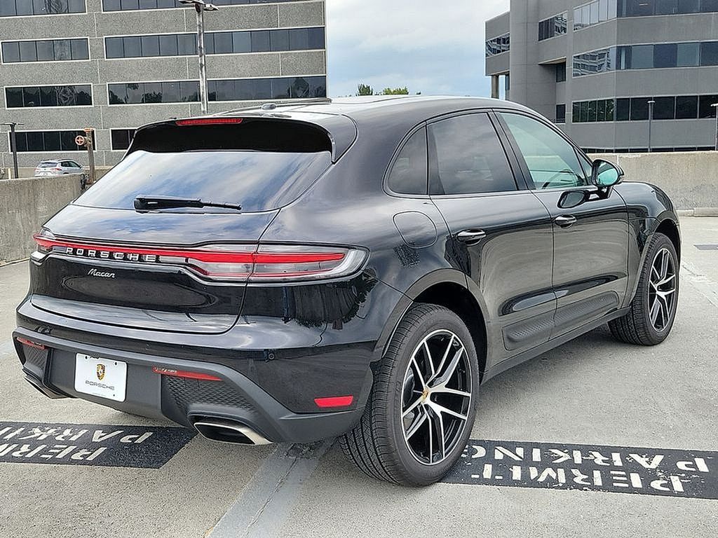 Thumbnail: 2025 Porsche Macan - 4