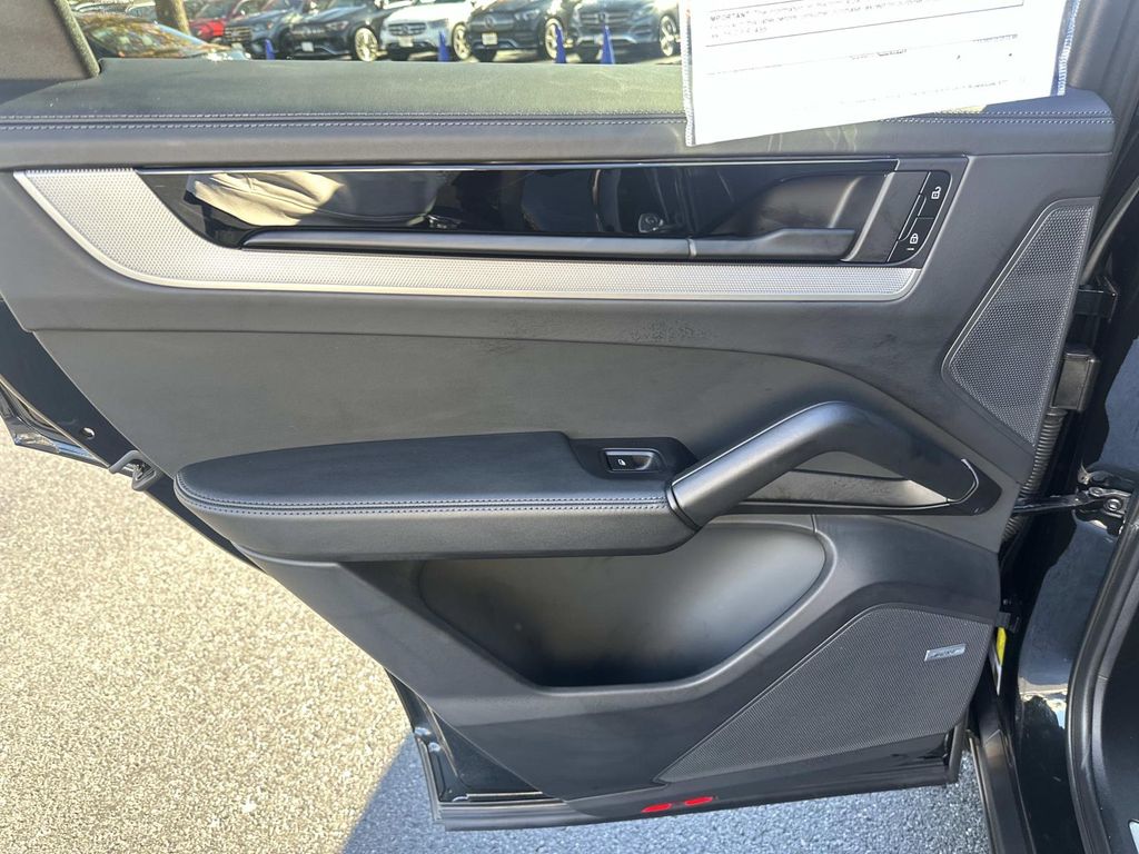 Thumbnail: 2025 Porsche  - 31