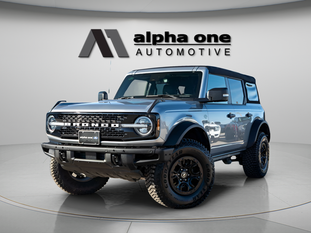 Iconic Silver Metallic 2024 Ford Bronco SUV / Crossover Four-Wheel Drive Automatic