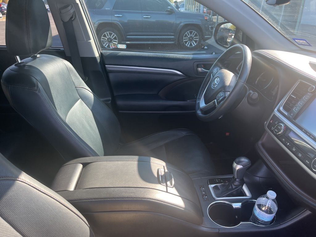 Thumbnail: 2019 Toyota Highlander - 4