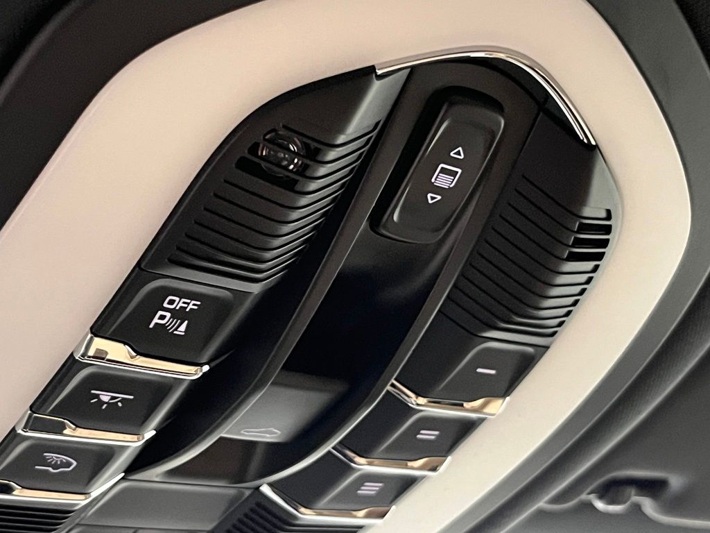 Thumbnail: 2026 Porsche Macan - 30