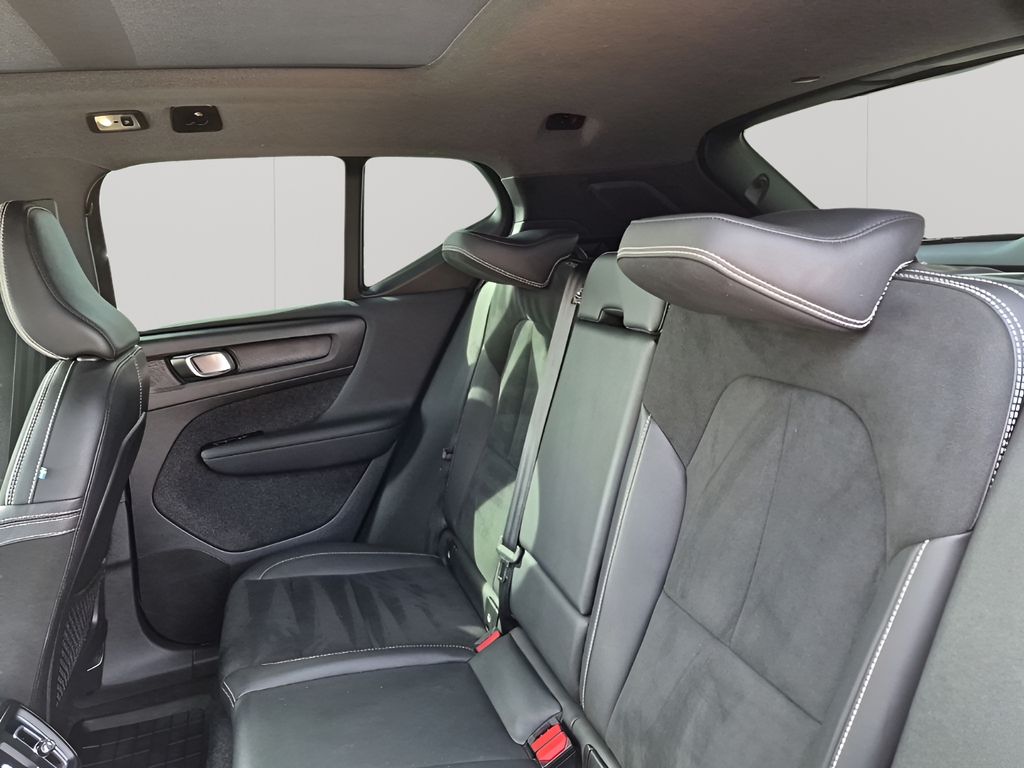 Used Car 2022 Volvo Xc40  R-design For Sale Under $20,000 In Austin, Texas