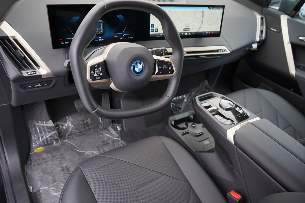 2025 BMW iX xDrive50 12