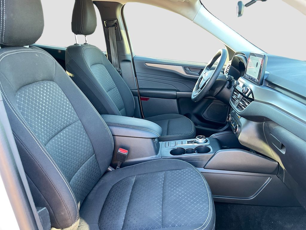 Used 2025 White Ford Active image 25