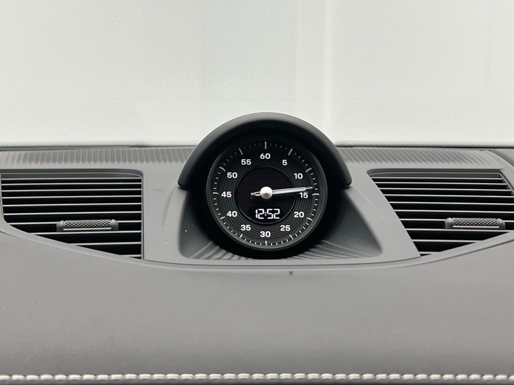 Thumbnail: 2026 Porsche Panamera - 12