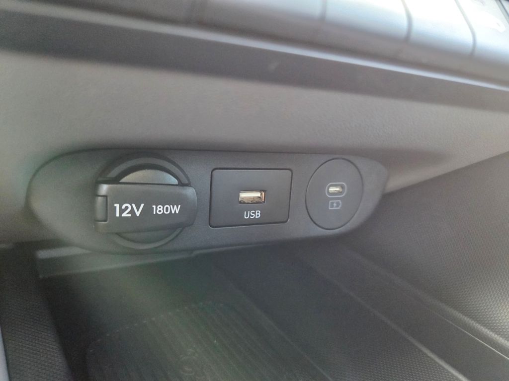 Thumbnail: 2025 Hyundai Elantra - 32