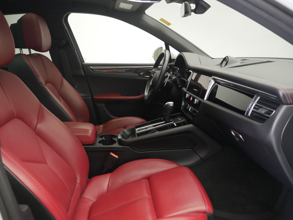 Thumbnail: 2023 Porsche Macan - 24