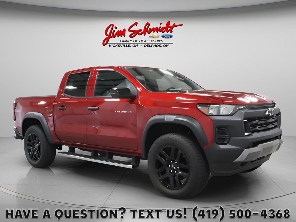 Radiant Red Tintcoat 2024 Chevrolet Colorado Trail Boss Crew Cab 4WD Pickup Truck Four-Wheel Drive 8-Speed Automatic