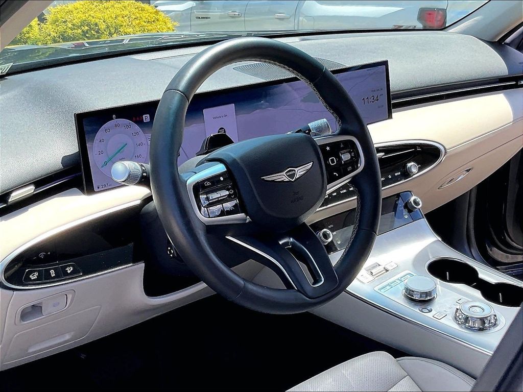 2026 Genesis GV70 — photo 8