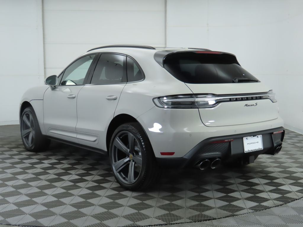 Thumbnail: 2025 Porsche Macan - 3