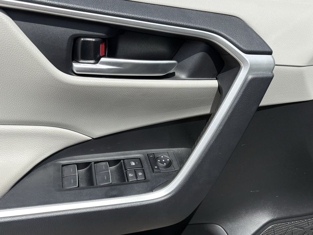 2024 Toyota RAV4 XLE Premium - 10