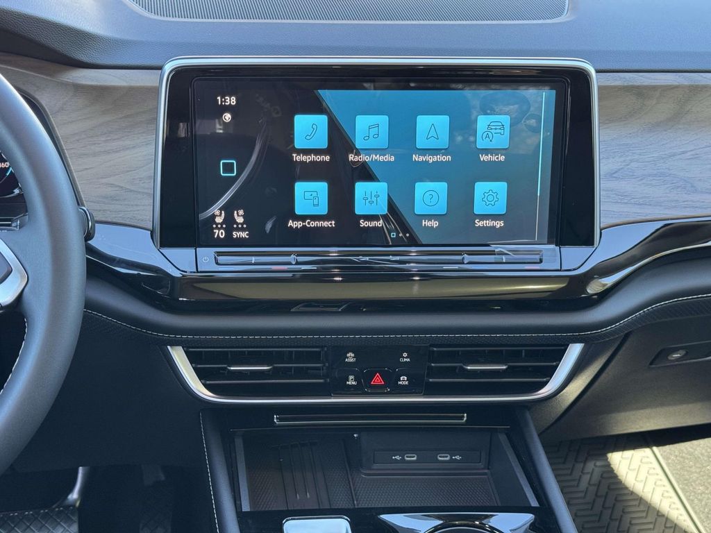 New 2026 Black Volkswagen 2.0T SE w/Technology image 19