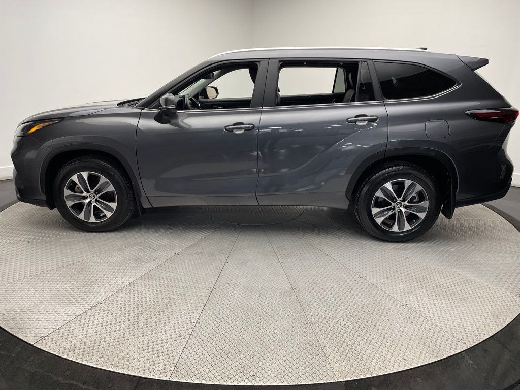 2024 Toyota Highlander XLE 8