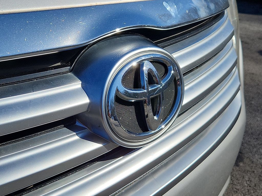 Thumbnail: 2012 Toyota Avalon - 30