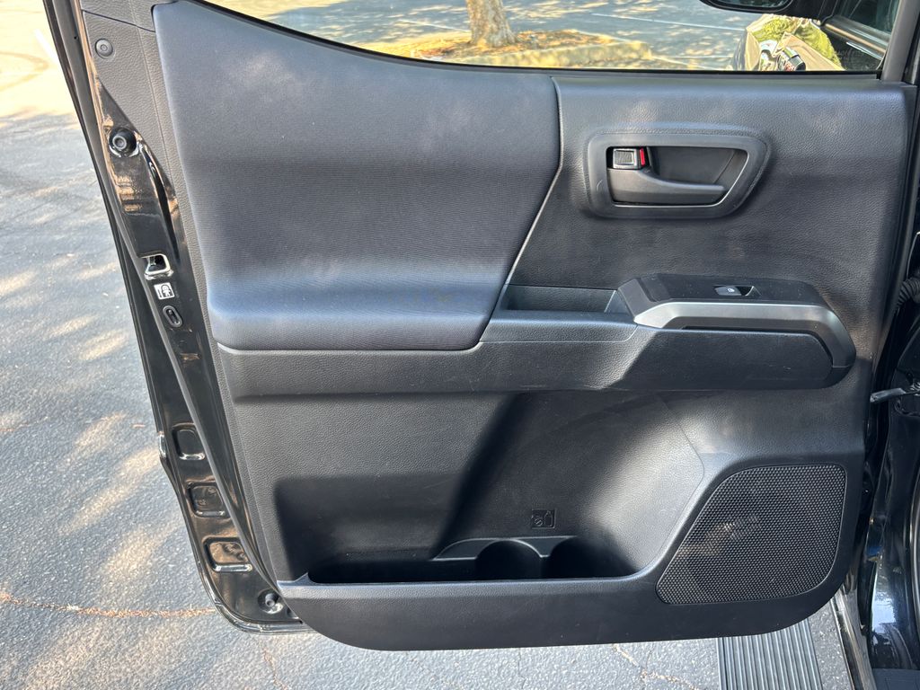 Thumbnail: 2019 Toyota Tacoma - 27
