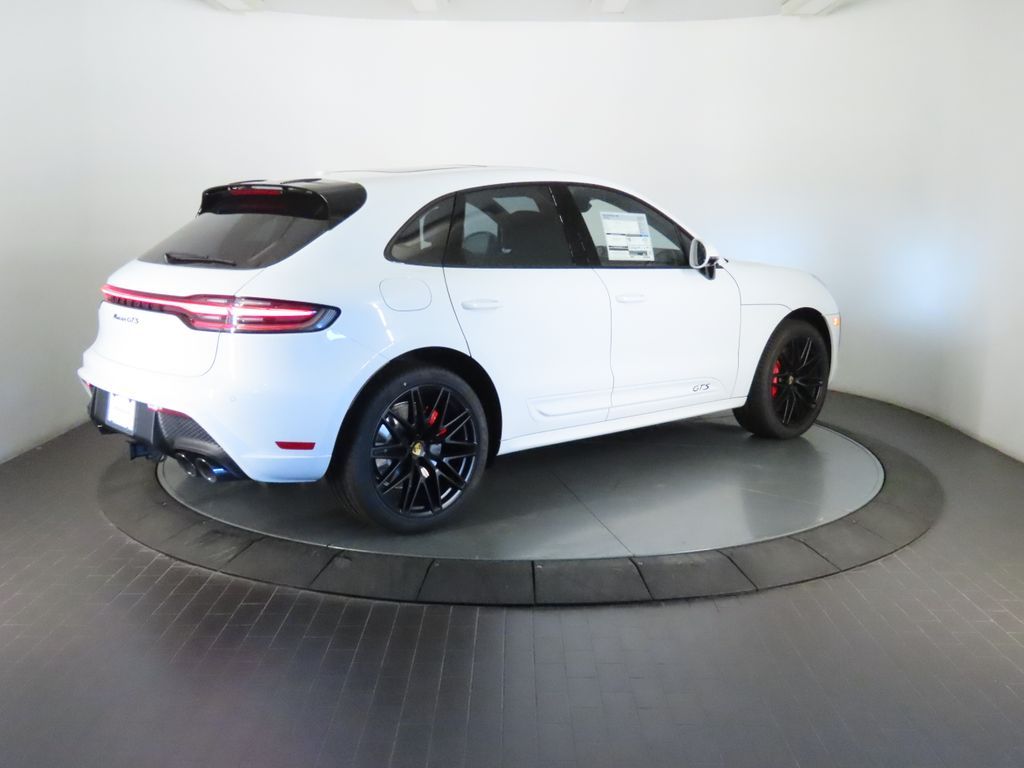 Thumbnail: 2026 Porsche Macan - 7
