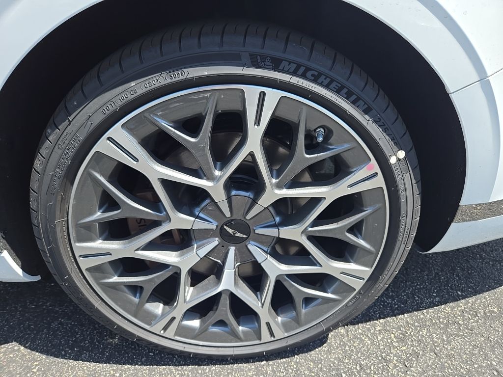 2025 Genesis G90  15