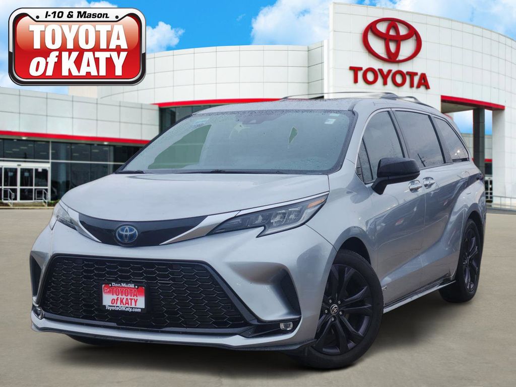 2021 Toyota Sienna XSE 7-Passenger Hybrid FWD's photo